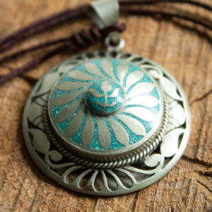 Amulet Orientalne Motywy Kwiatowe