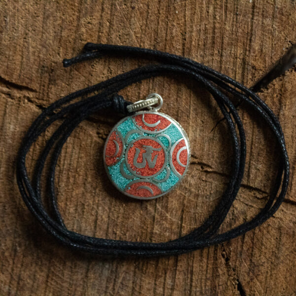 amulet tybetański mandala om, naszyjnik z koralem i turkusem
