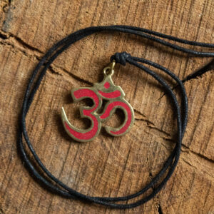 Amulet Sylaba Om Czerwony