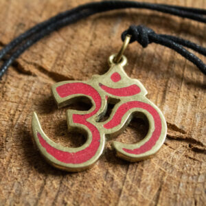 Amulet Sylaba Om Czerwony
