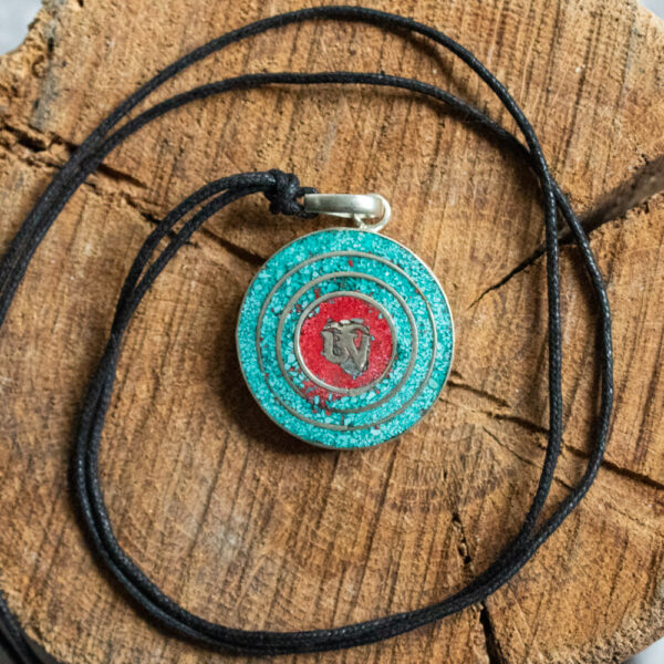 amulet z turkusu i koralu om