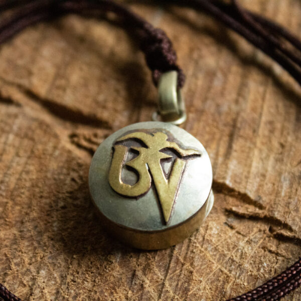 naszyjnik tybetański, amulet om