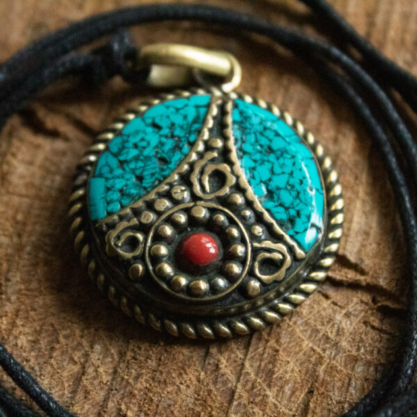 amulet yoni orientalny z turkusem i koralem