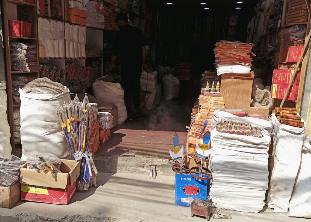 sklep z kadzidłami naturalnymi w Nepalu