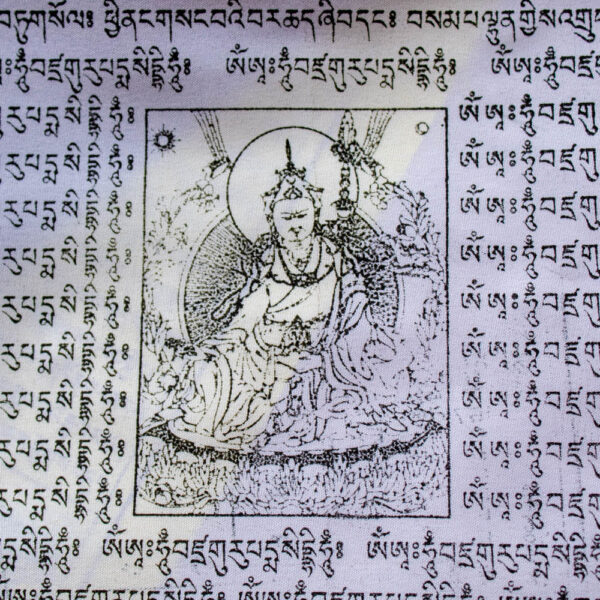 flagi tybetańskie modlitewne duże, buddyjskie. wizerunek guru rinpocze i mantry