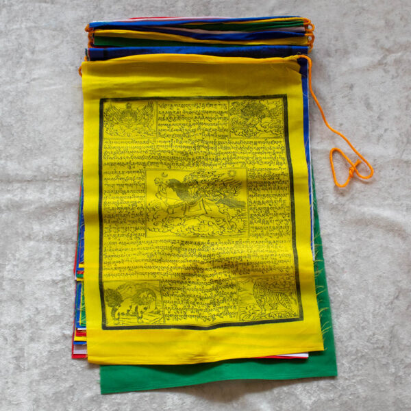 Flagi tybetańskie modlitewne z motywem wietrznego konia sklep tybetańsko-buddyjski