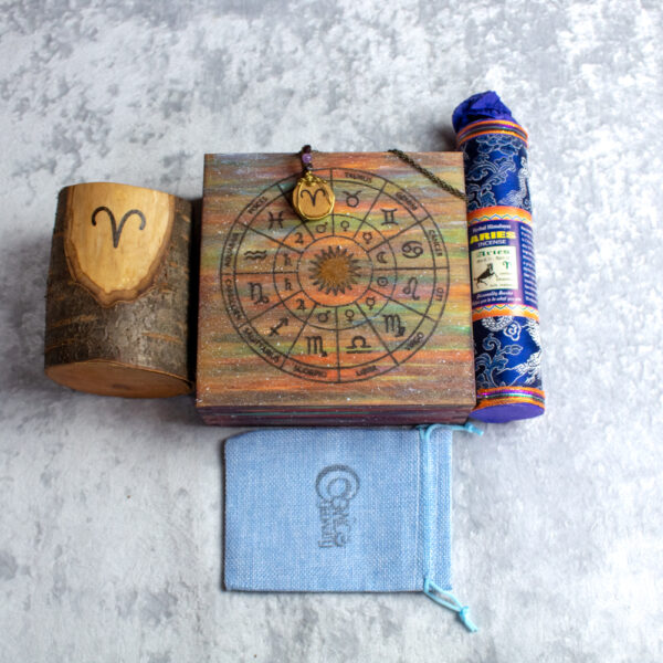 zodiakalny baran zestaw urodzinowy, kadzidło naturalne, naszyjnik z symbolem barana, pudełko z kołem zodiaku, świecznik baran