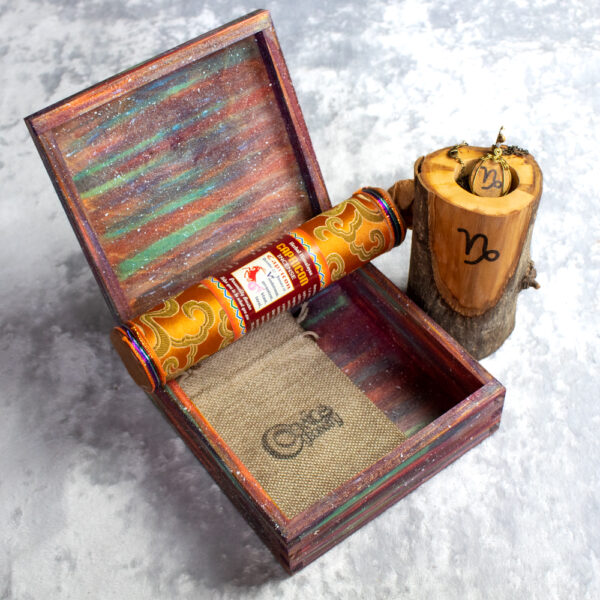 Zodiakalny Koziorożec Zestaw Urodzinowy: naszyjnik z kamieniami dla koziorożca, tybetańskie kadzidło naturalne, pudełko z kołem zodiaku, świecznik drewniany