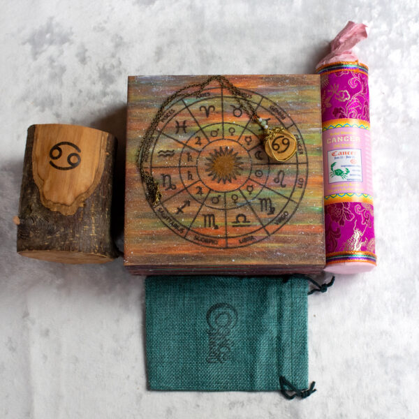 Zodiakalny Rak Zestaw Urodzinowy: tybetańskie kadzidło naturalne, naszyjnik z symbolem Raka, świecznik drewniany