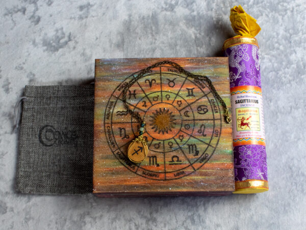 Zodiakalny Strzelec Zestaw Urodzinowy: pudełko z kołem zodiaku, wisiorek z kamieniami naturalnymi dla strzelca, tybetańskie kadzidło naturalne