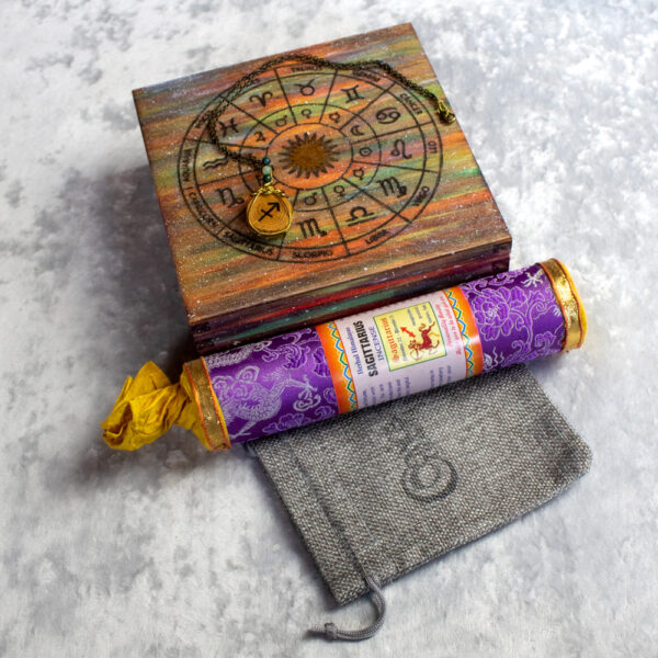 Zodiakalny Strzelec Zestaw Urodzinowy: pudełko z kołem zodiaku, wisiorek z kamieniami naturalnymi dla strzelca, tybetańskie kadzidło naturalne
