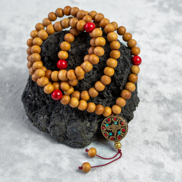 mala buddyjska drewniana i czerwony turkmenit oczy buddy amulet 108 koralikow w ofercie sklepu z biżuterią do medytacji i jogi