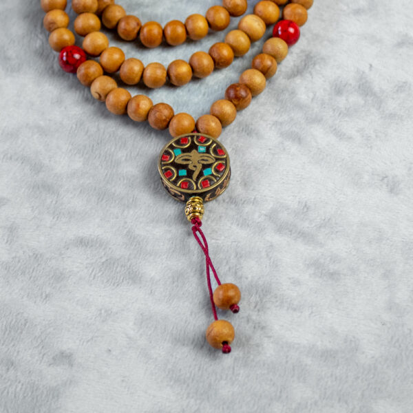 mala buddyjska drewniana i czerwony turkmenit oczy buddy amulet czenrezik talizman tybetański, sklep z biżuterią buddyjską