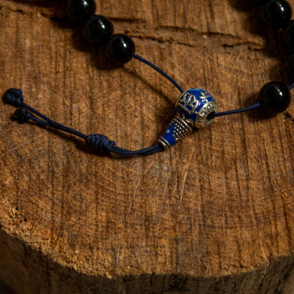 Mala na rękę, bransoletka z onyksu i lapis lazuli z zapięciem makramowym na sznurku
