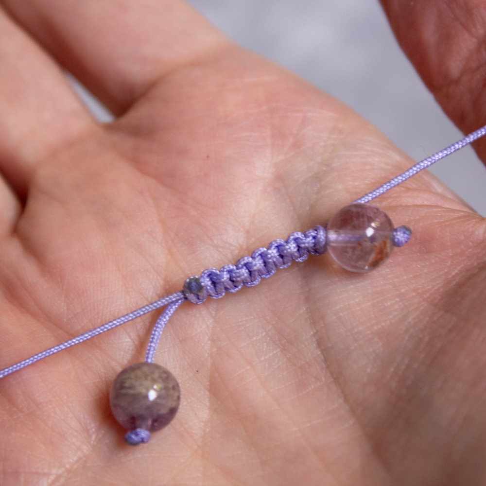 kuleczki auralitu w fioletowej bransoletce księżyc i słońce