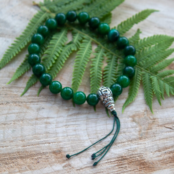 zielona mala na rękę z jadeitem i malachitem, 21 koralików z kamieni naturalnych, bransoletka buddyjska na sznurku