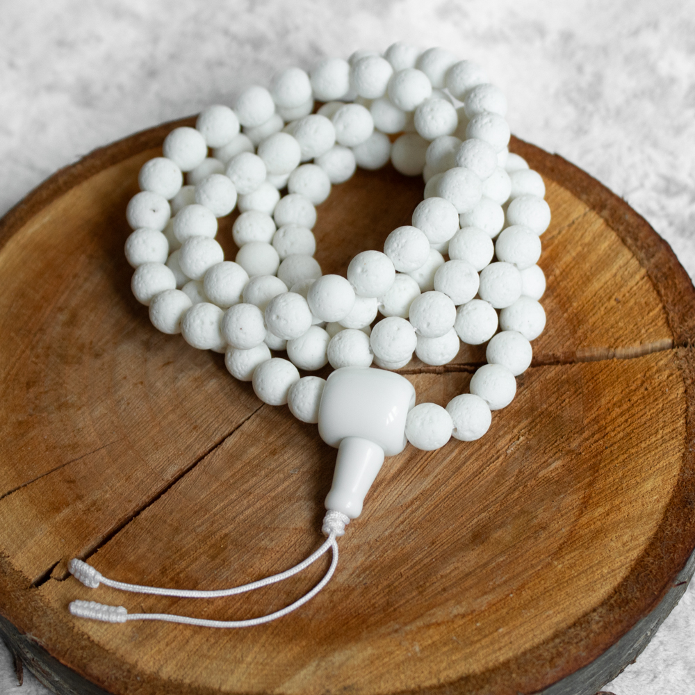 Biała mala buddyjska z koralu i jadeitu, sznur 108 korali do mantr, medytacji i jogi, naszyjnik tantryczny naturalny kamień