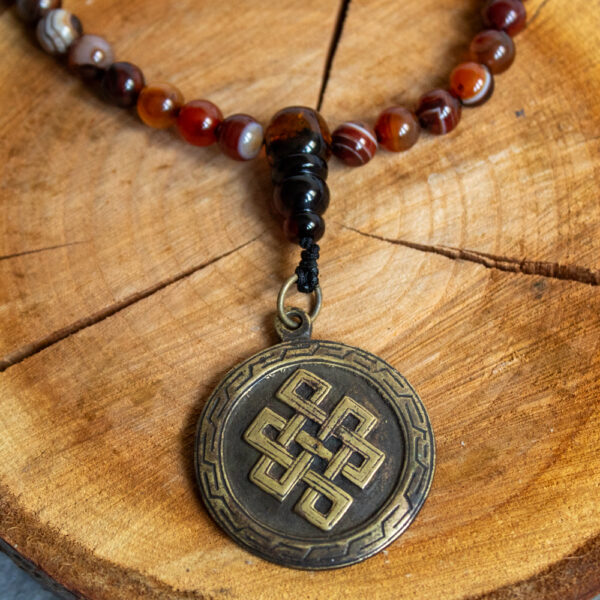 mala buddyjska agat bursztyn z talizmanem z symbolem węzeł nieskończoności, 108 koralików z kamieni naturalnych