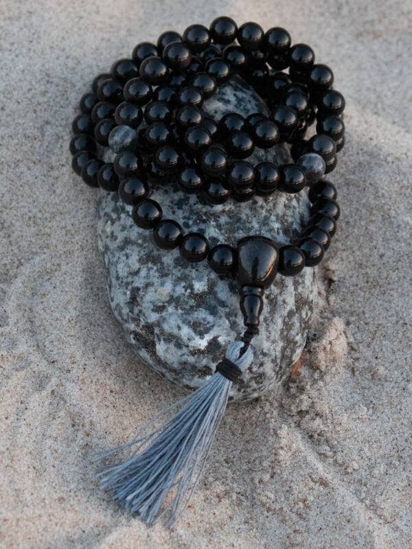 mala buddyjska czarny obsydian i labradoryt, sznur 108 korali z kamieni naturalnych szaro-czarny, naszyjnik męski różaniec
