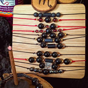 Read more about the article Czarny turmalin — jakie właściwości ma ten kamień ochronny?