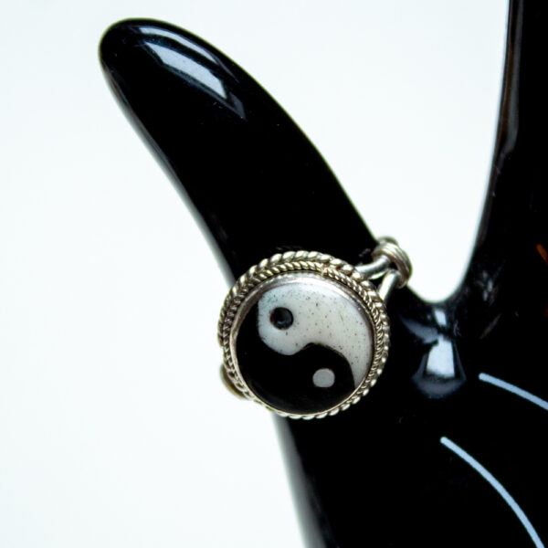 pierścień yin yang z nepalu