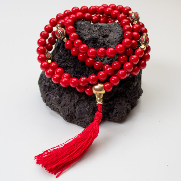 Mala buddyjska z czerwonego jadeitu 108 koralików do mantry, medytacji i jogi z koralikami tybetańskimi i stupą z mosiądzu, biżuteria na kreatywność i miłość