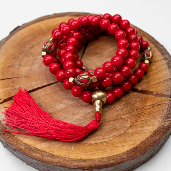 Mala buddyjska z czerwonego jadeitu 108 koralików do mantry, medytacji i jogi z koralikami tybetańskimi i stupą z mosiądzu, biżuteria na kreatywność i miłość
