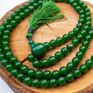 Mala buddyjska z zielonego jadeitu z mantrą