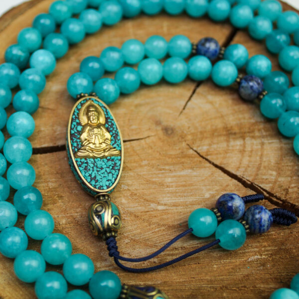 Niebieska mala buddyjska z jadeitem i lapis lazuli i talizmanem tybetańskim z buddą, 108 koralików modlitewnych