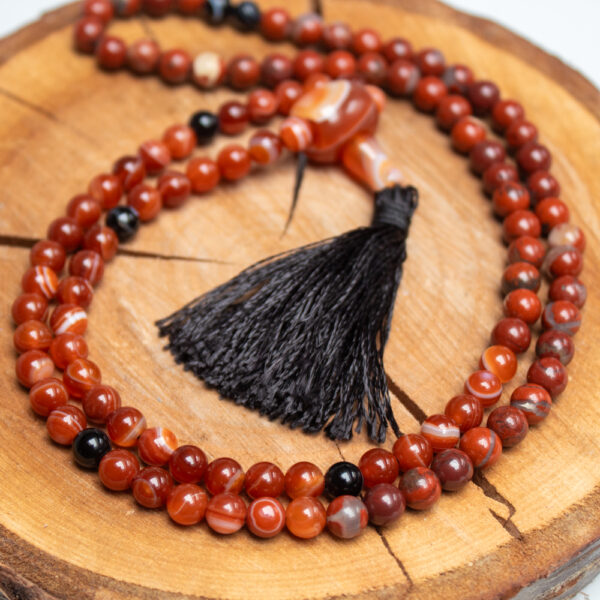 mala buddyjska jaspis czerwony czarny agat i karneol, sznur 108 koralików modlitewnych do medytacji i jogi, naszyjnik lub bransoletka ochronna