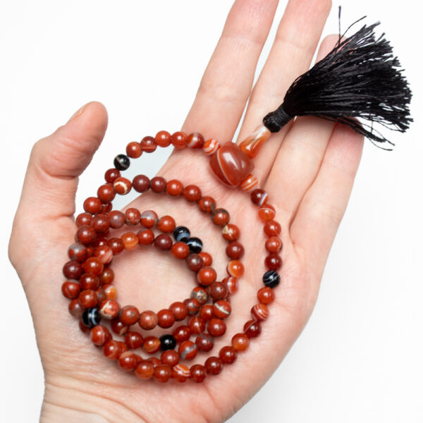 mala buddyjska jaspis czerwony czarny agat i karneol, sznur 108 koralików modlitewnych do medytacji i jogi, naszyjnik lub bransoletka ochronna