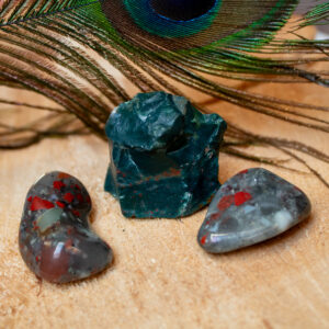 Read more about the article Heliotrop — właściwości kamienia Słońca i Krwi