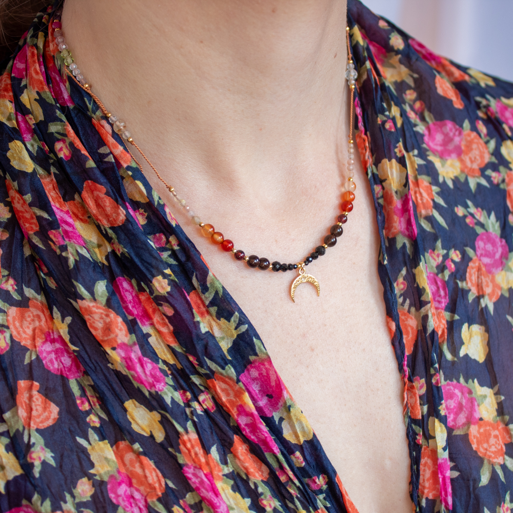 Naszyjnik 7 Czakr z Rogiem Obfitości na nici jedwabnej z regulacją długości z kamieni naturalnych, Idealny jako prezent na Dzień Matki albo naszyjnik damski na wesele