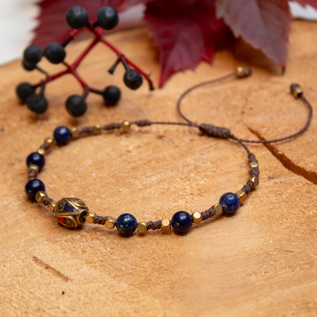 Bransoletka sznurkowa Lapis Lazuli z koralikiem nepalskim i mosiężnymi przekładkami męska lub damska