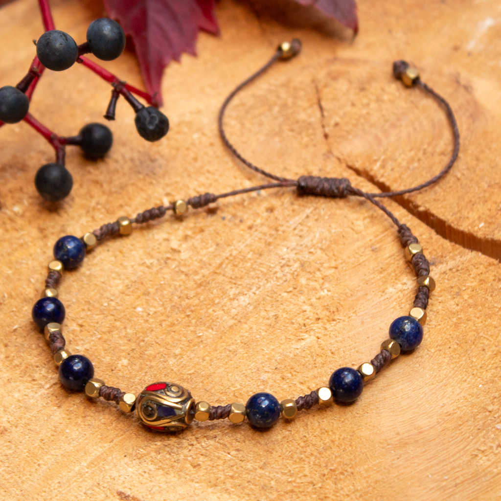Bransoletka sznurkowa Lapis Lazuli z koralikiem nepalskim i mosiężnymi przekładkami męska lub damska