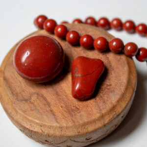 Read more about the article Jaspis Czerwony – właściwości, znaczenie i moc kamienia Siły