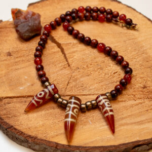 Naszyjnik Wojownika z Agatem Tybetańskim, Karneolem i Drewnem Sandałowym