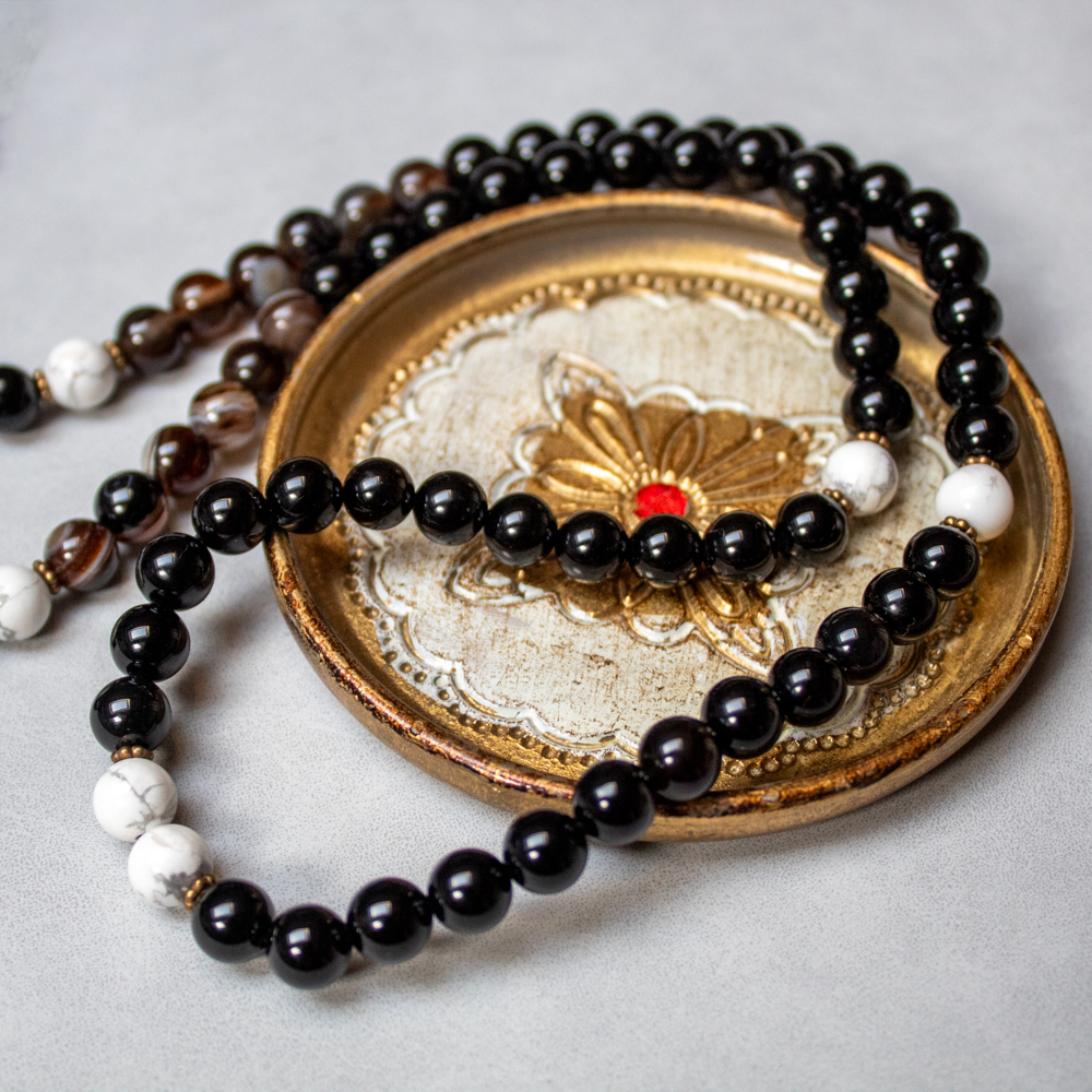 mala buddyjska yin yang z onyksem i howlitem zblizenie