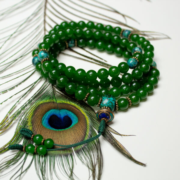 mala z zielonym jadeit em o właściwościach przynoszący zdrowie i witalność