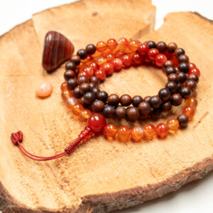 Mala 108 z Czerwonego Drewna Sandałowego i Karneolu