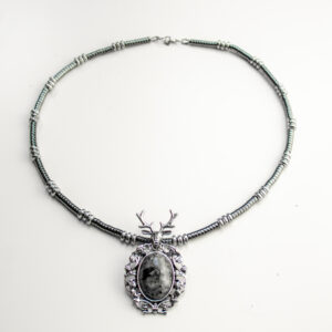 Naszyjnik Totem Jelenia – Larvikit i Hematyt – Talizman Mocy