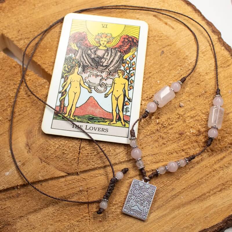 Talizmany i amulety ochronne – biżuteria ezoteryczna z intencją